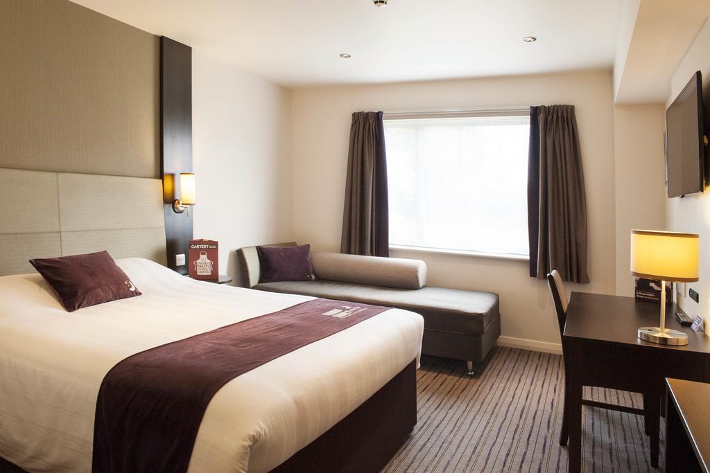 Premier Inn Oldham - Broadway Extérieur photo