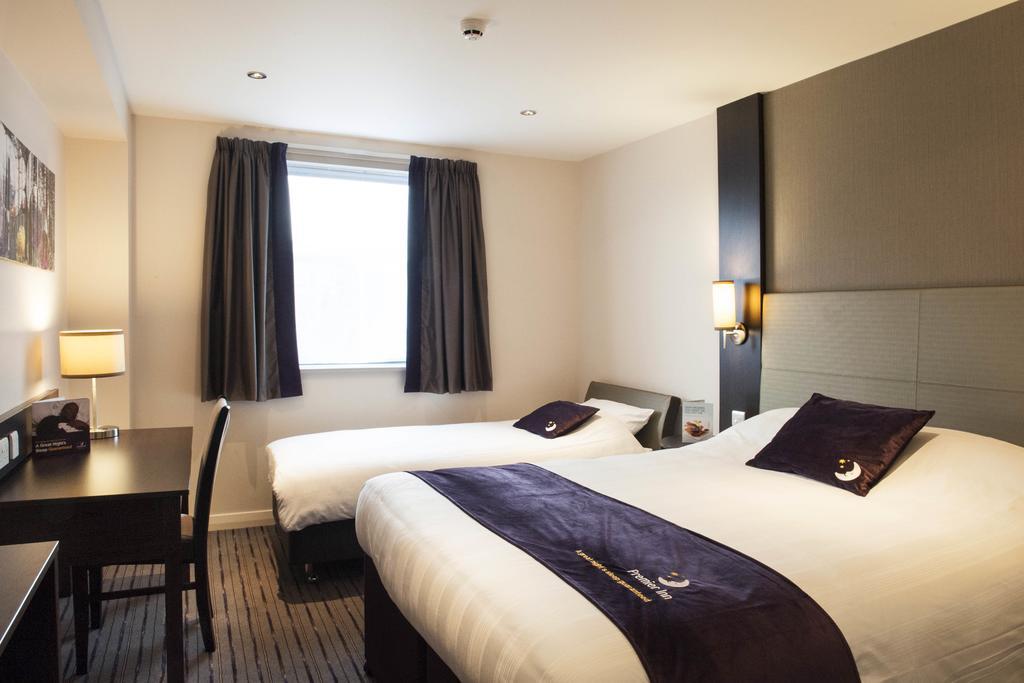 Premier Inn Oldham - Broadway Extérieur photo