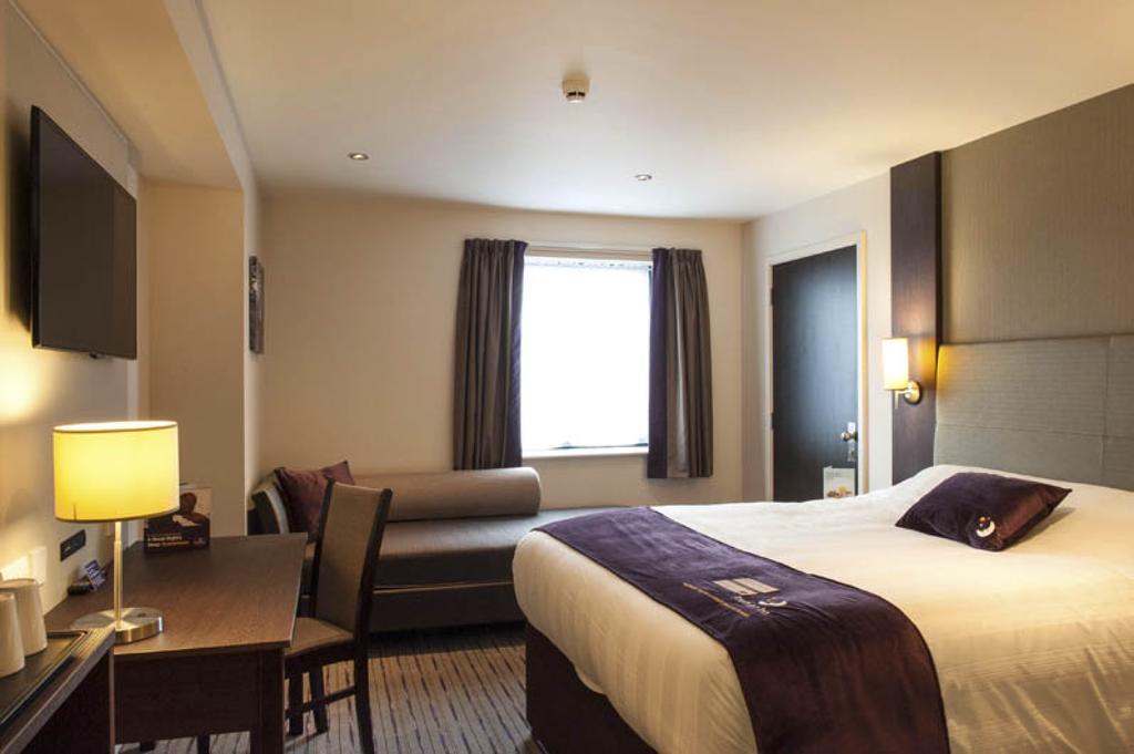 Premier Inn Oldham - Broadway Extérieur photo