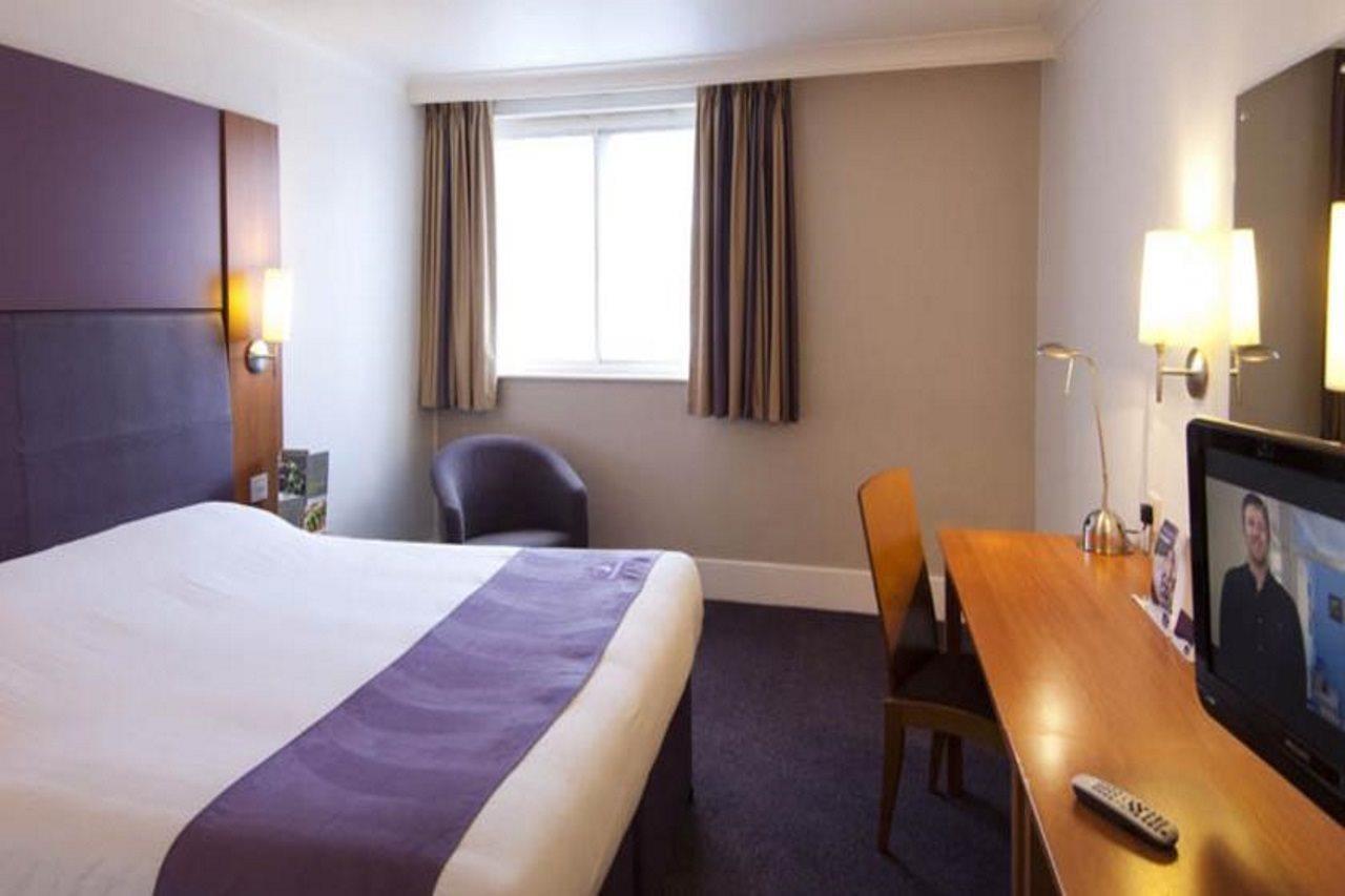 Premier Inn Oldham - Broadway Extérieur photo